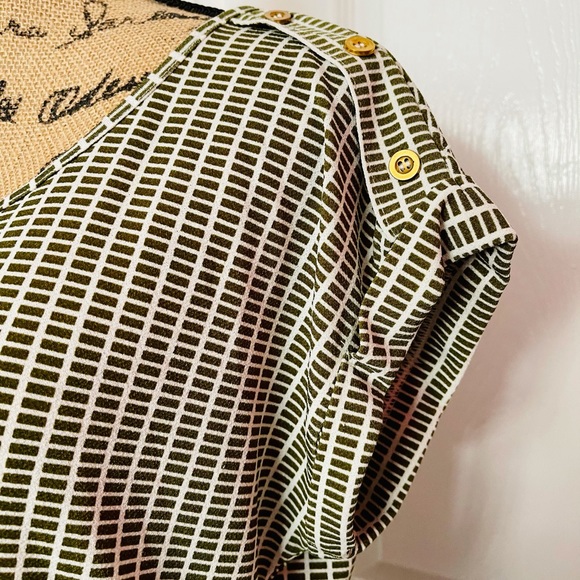 Mine geometrical design blouse size medium - Picture 3 of 10